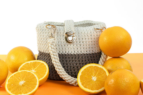 Appelliefie: small structured handbag