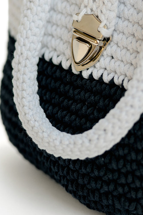 Appelliefie: Small structured handbag