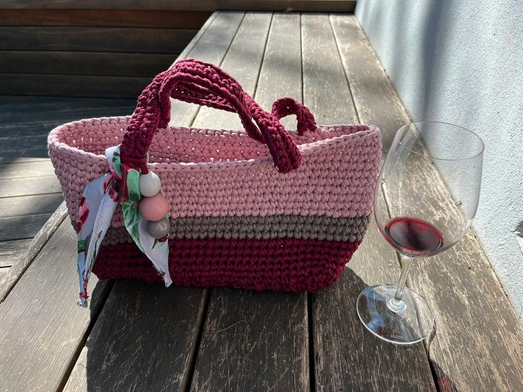 Nectarine: medium to large size structured bag