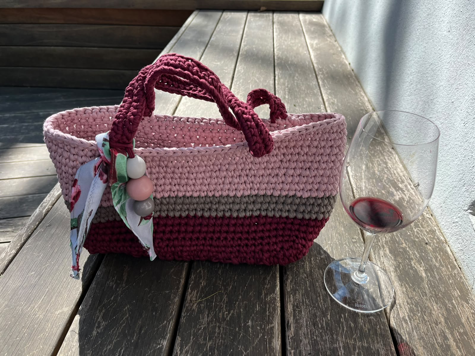 Nectarine: medium to large size structured bag